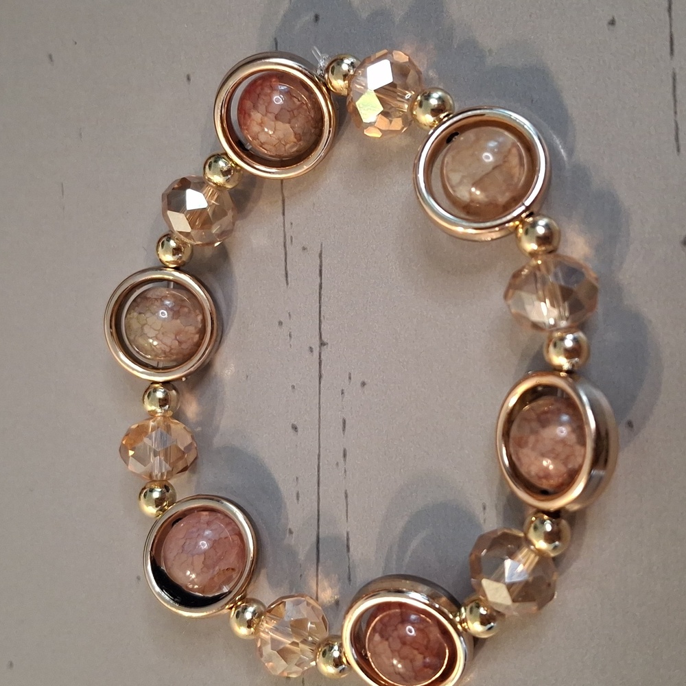 Elegant Gold & Green Beaded Bracelet Set - Picture 3 of 6